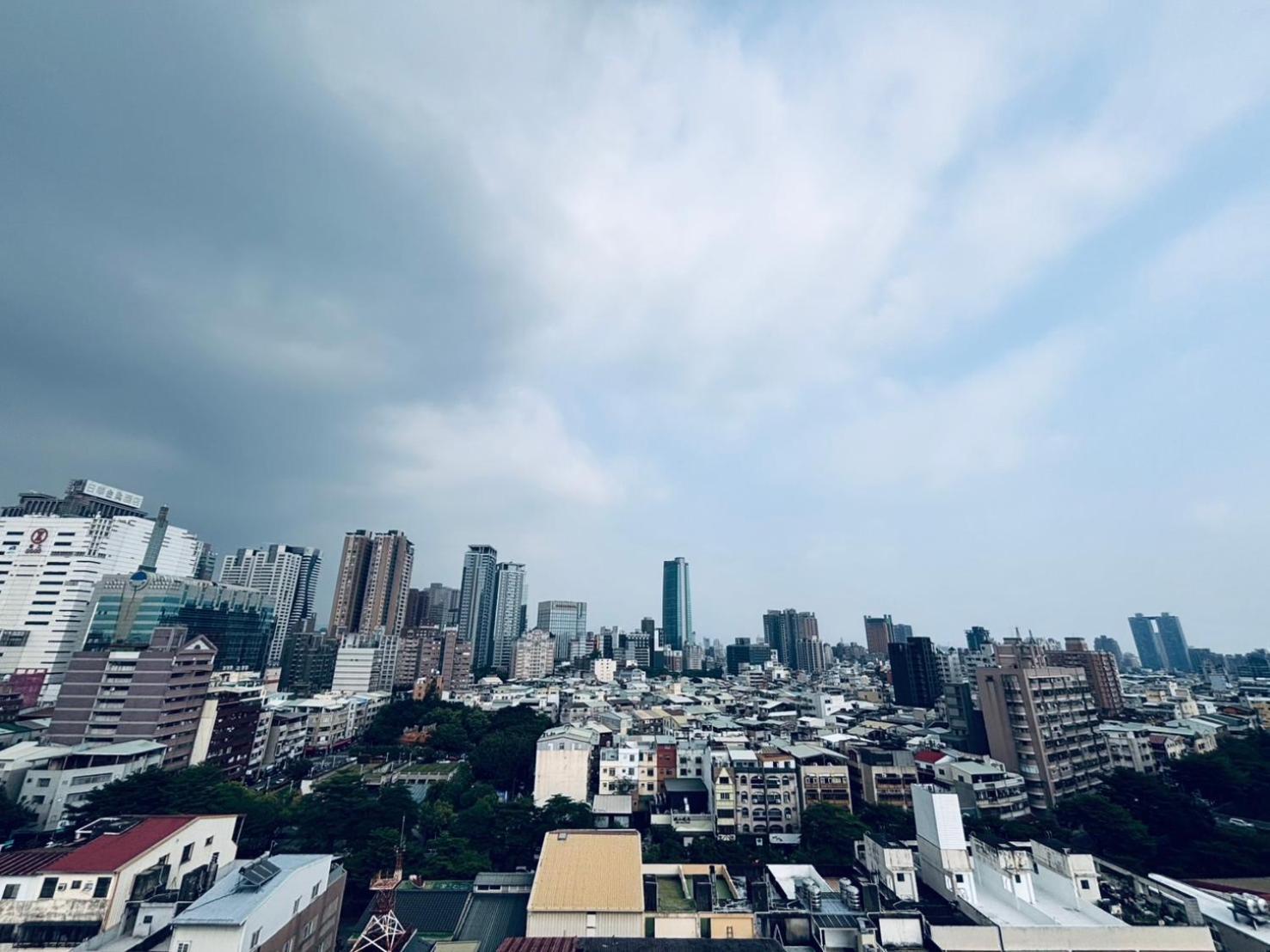 The Carlton Taichung Hotel Bagian luar foto